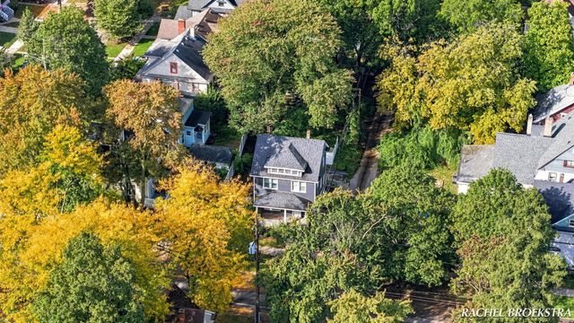 449 Giddings Avenue SE, Grand Rapids, MI 49506