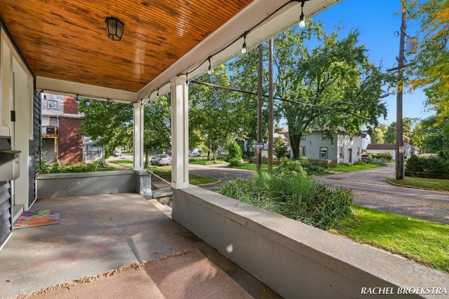 449 Giddings Avenue SE, Grand Rapids, MI 49506