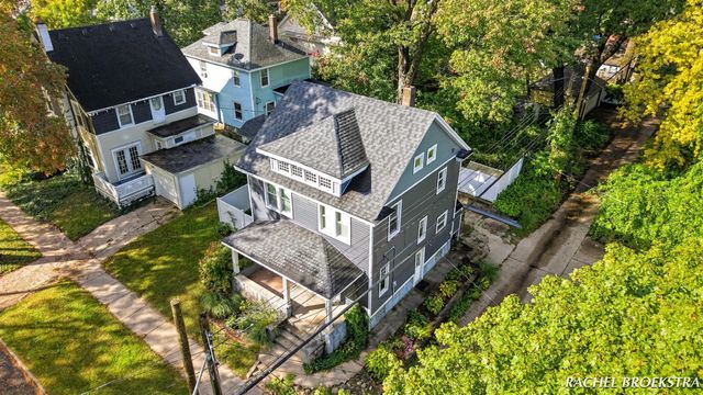 449 Giddings Avenue SE, Grand Rapids, MI 49506