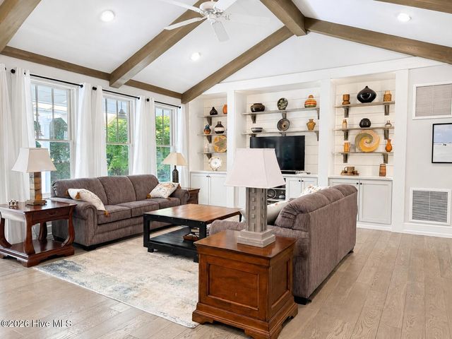 104 Grey Moss Court, Hampstead, NC 28443