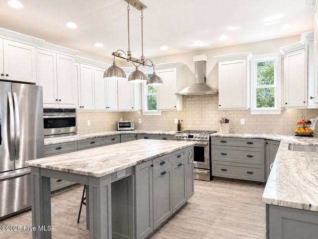 104 Grey Moss Court, Hampstead, NC 28443