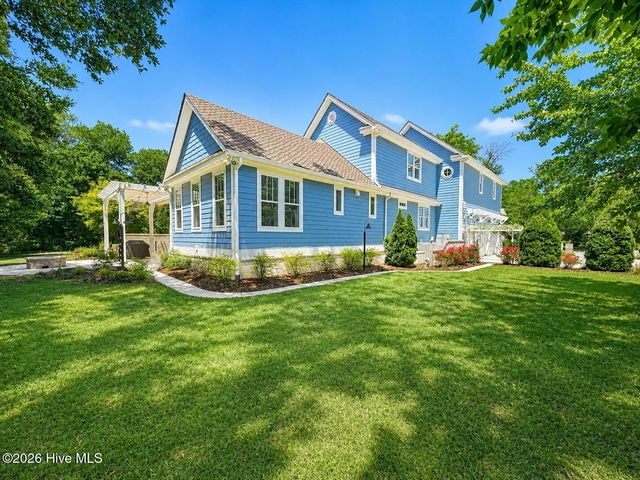 104 Grey Moss Court, Hampstead, NC 28443