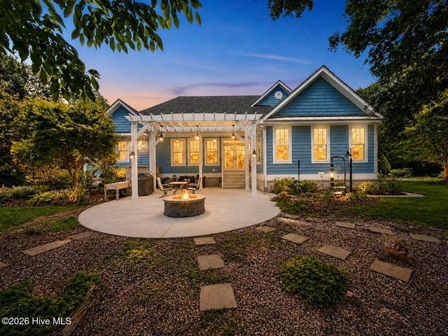 104 Grey Moss Court, Hampstead, NC 28443