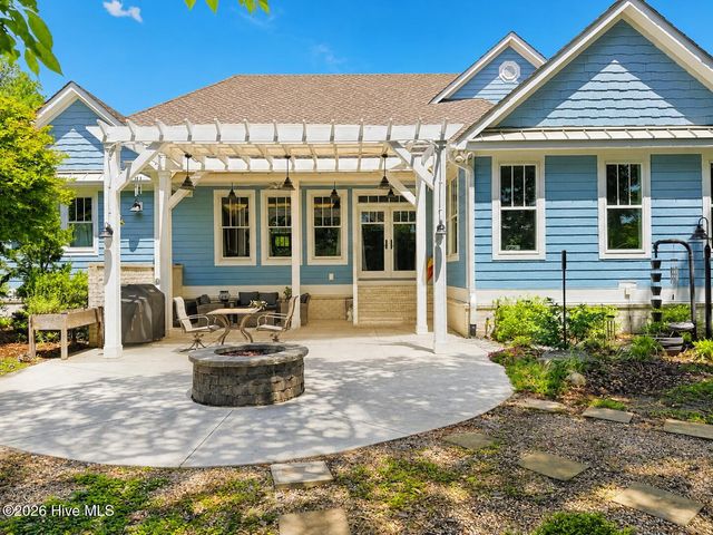 104 Grey Moss Court, Hampstead, NC 28443
