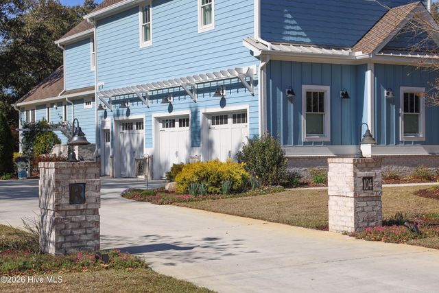 104 Grey Moss Court, Hampstead, NC 28443