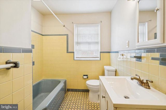 211 KENT RD, Wyncote, PA 19095