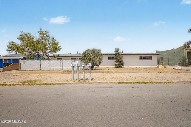 138 W District Street, Tucson, AZ 85714