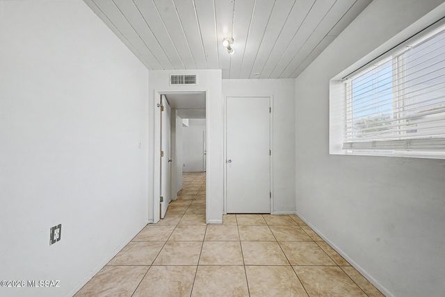 138 W District Street, Tucson, AZ 85714