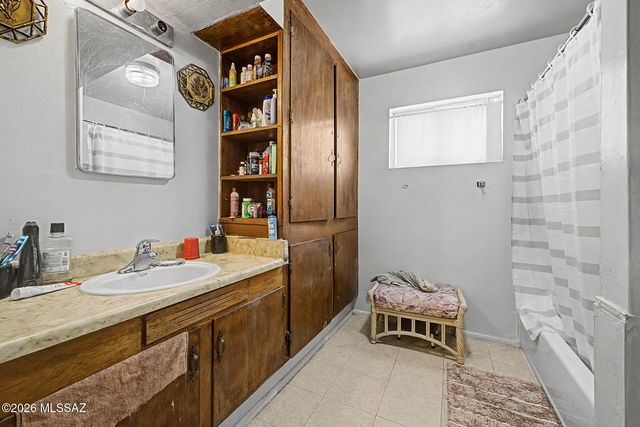 138 W District Street, Tucson, AZ 85714