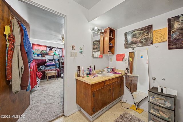 138 W District Street, Tucson, AZ 85714