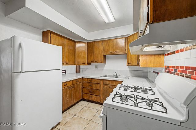 138 W District Street, Tucson, AZ 85714