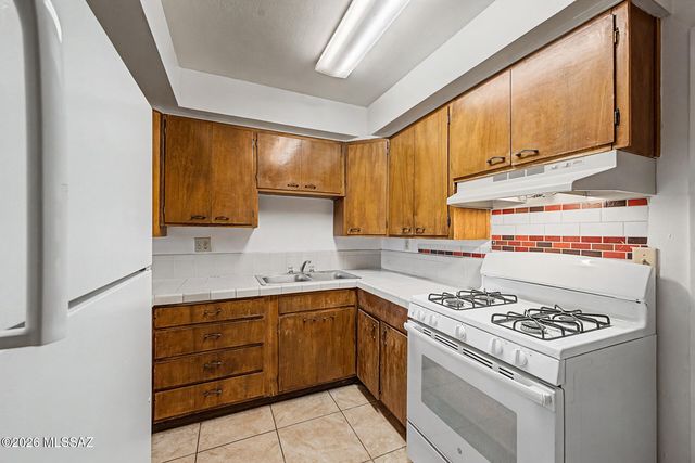 138 W District Street, Tucson, AZ 85714