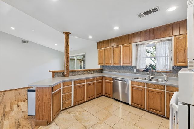 100 Swisher Road, Shady Shores, TX 76208