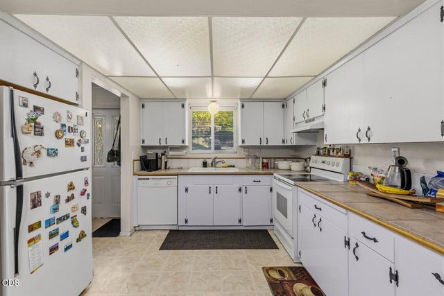 28 Eastwood Drive, Medford, OR 97504