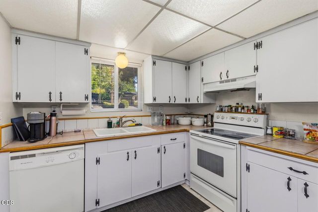 28 Eastwood Drive, Medford, OR 97504