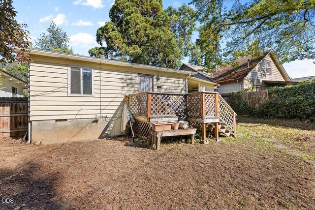 28 Eastwood Drive, Medford, OR 97504