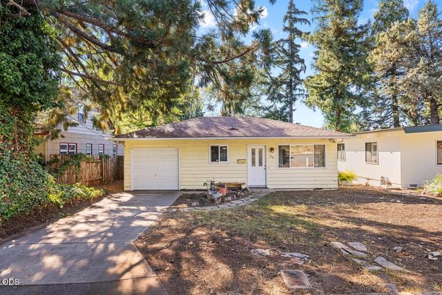 28 Eastwood Drive, Medford, OR 97504