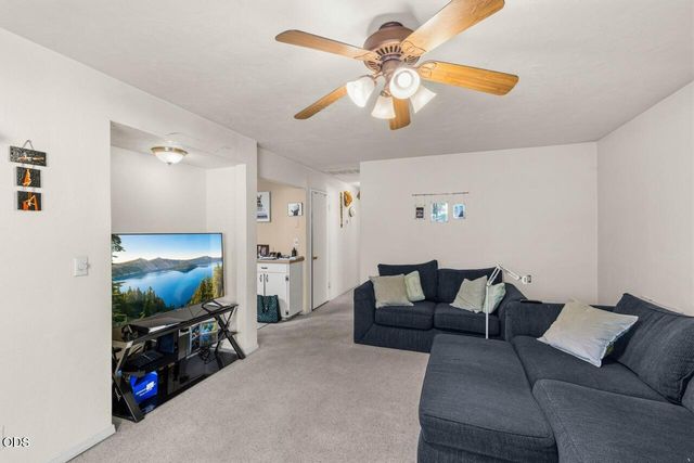 28 Eastwood Drive, Medford, OR 97504