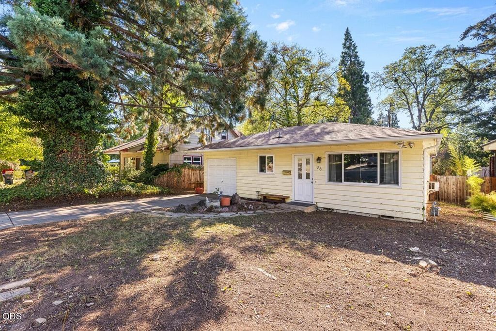 28 Eastwood Drive, Medford, OR 97504