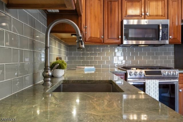 11 Valley Pl, Montclair Twp., NJ 07043