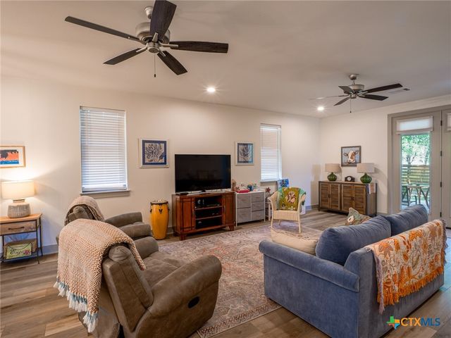 638 Oak Lane, Cottonwood Shores, TX 78657