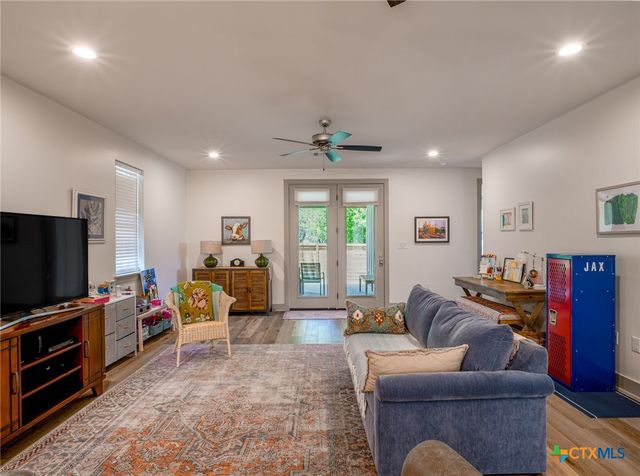 638 Oak Lane, Cottonwood Shores, TX 78657