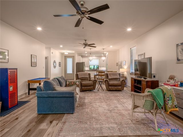 638 Oak Lane, Cottonwood Shores, TX 78657
