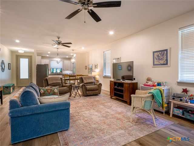 638 Oak Lane, Cottonwood Shores, TX 78657