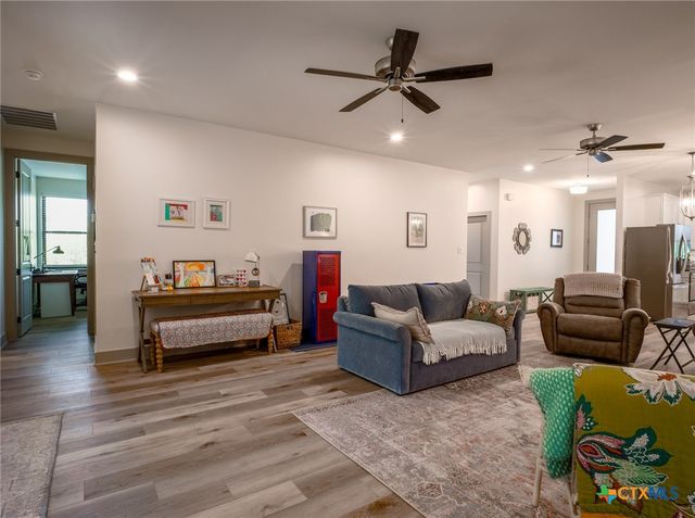 638 Oak Lane, Cottonwood Shores, TX 78657