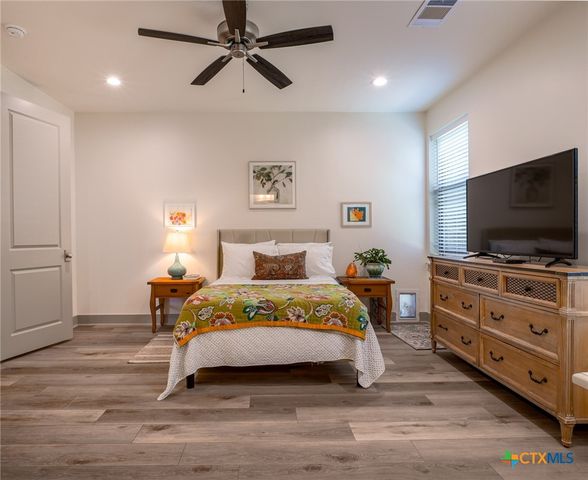 638 Oak Lane, Cottonwood Shores, TX 78657
