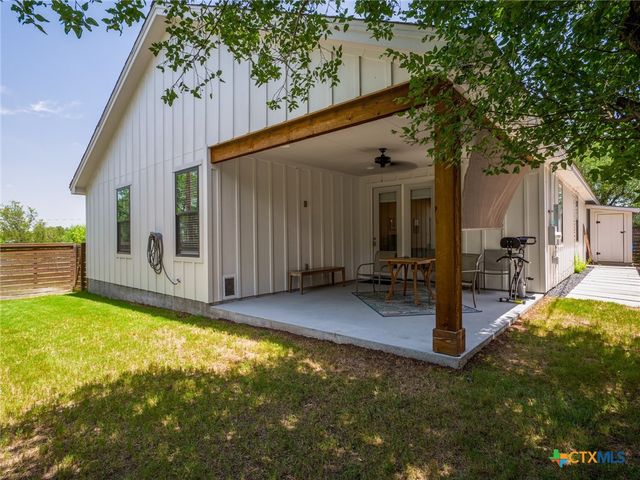 638 Oak Lane, Cottonwood Shores, TX 78657