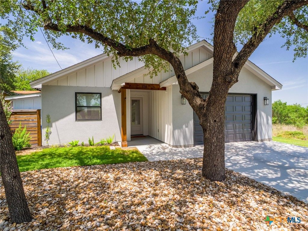 638 Oak Lane, Cottonwood Shores, TX 78657