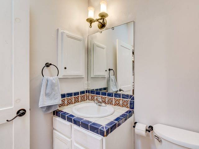 3221 La Paz, Santa Fe, NM 87507