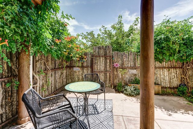 3221 La Paz, Santa Fe, NM 87507