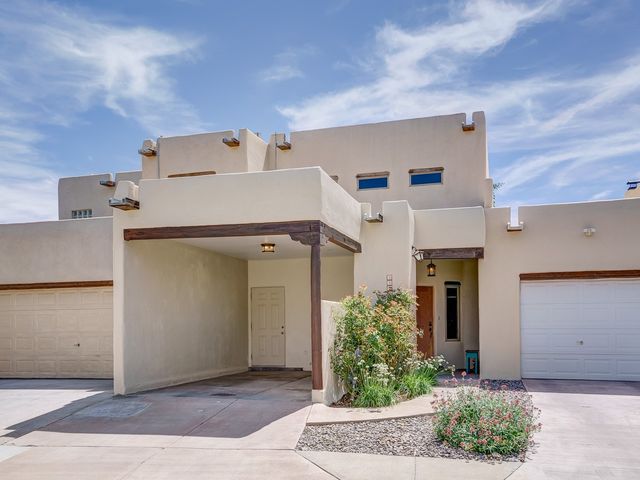 3221 La Paz, Santa Fe, NM 87507