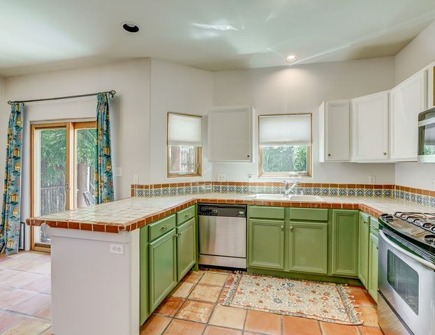 3221 La Paz, Santa Fe, NM 87507