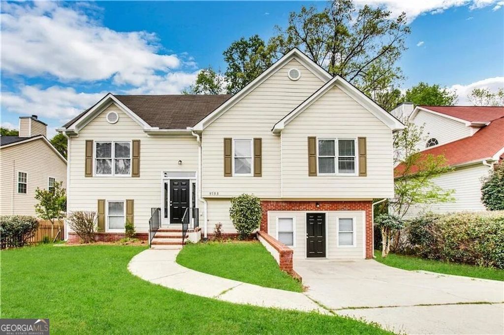 5753 Three Lakes Drive, Atlanta, GA 30349