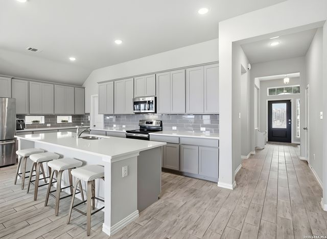 253 Holland Park, Schertz, TX 78108