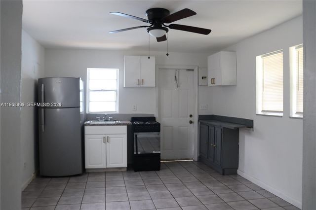 5743 Lincoln St 2, Hollywood, FL 33021