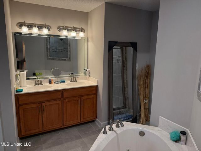 6396 Anna May Drive, Walls, MS 38680