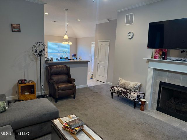 6396 Anna May Drive, Walls, MS 38680