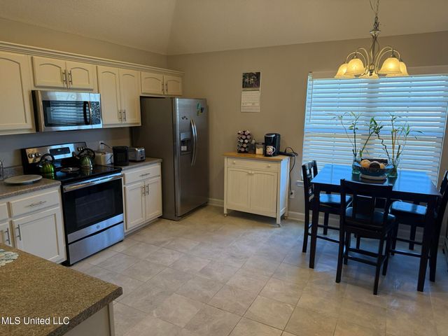 6396 Anna May Drive, Walls, MS 38680