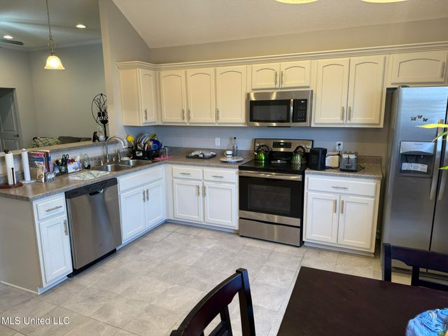 6396 Anna May Drive, Walls, MS 38680