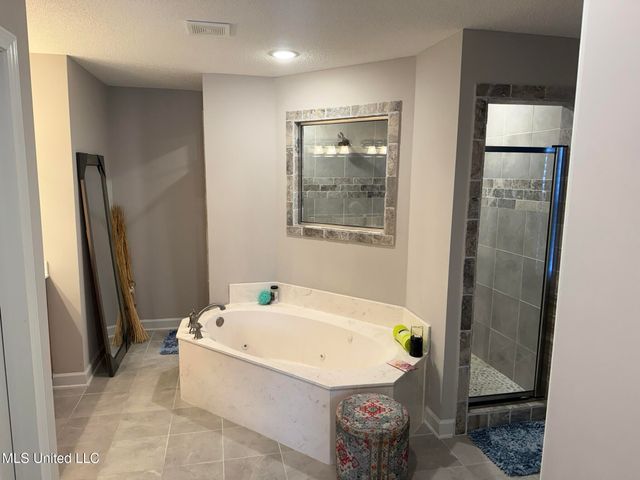 6396 Anna May Drive, Walls, MS 38680