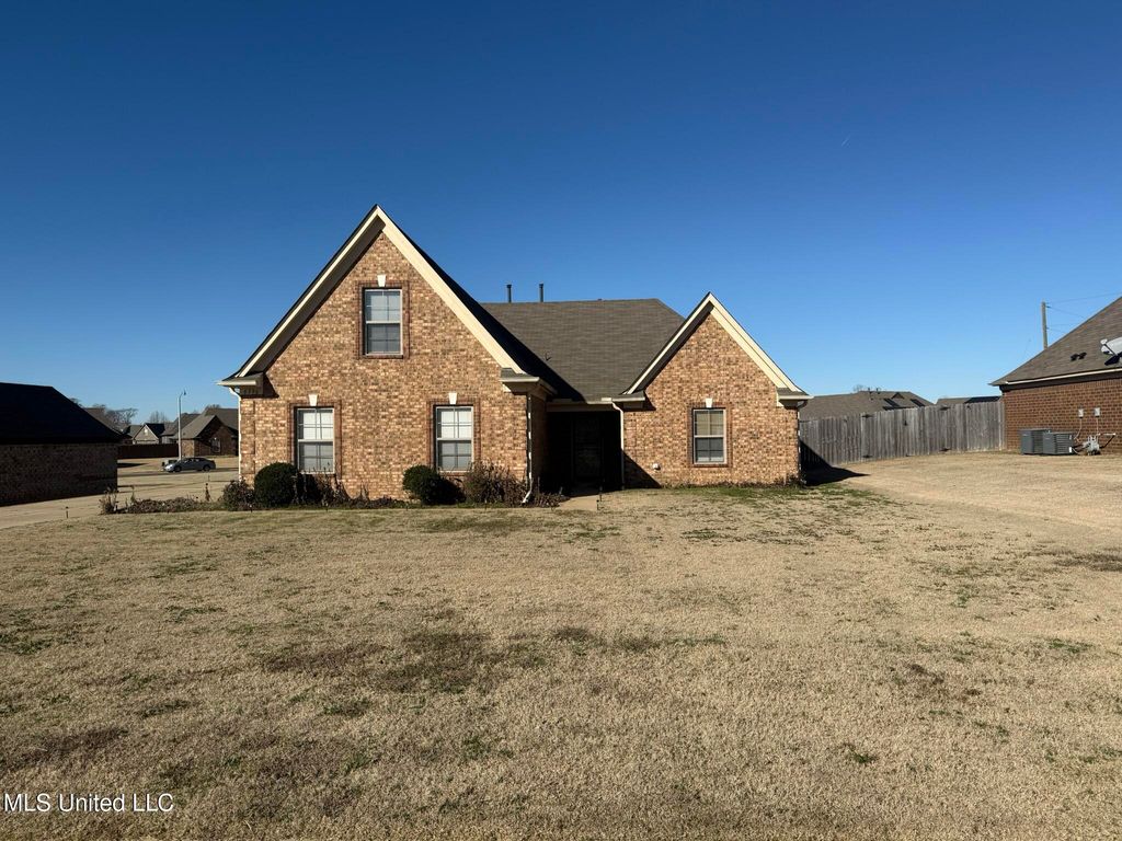 6396 Anna May Drive, Walls, MS 38680