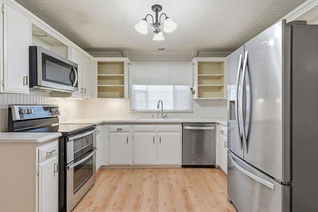 1005 W Bellwood Dr, Spokane, WA 99218