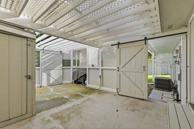 1005 W Bellwood Dr, Spokane, WA 99218