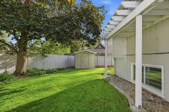 1005 W Bellwood Dr, Spokane, WA 99218