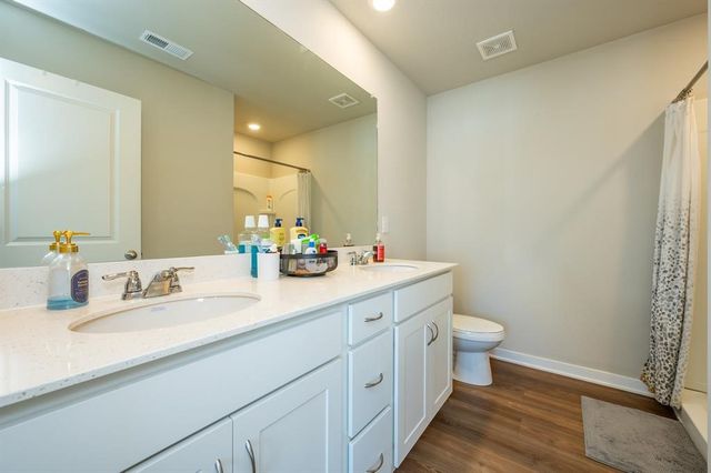 9656 Heightsview Drive, West Des Moines, IA 50266