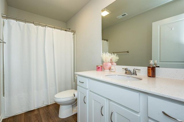 9656 Heightsview Drive, West Des Moines, IA 50266